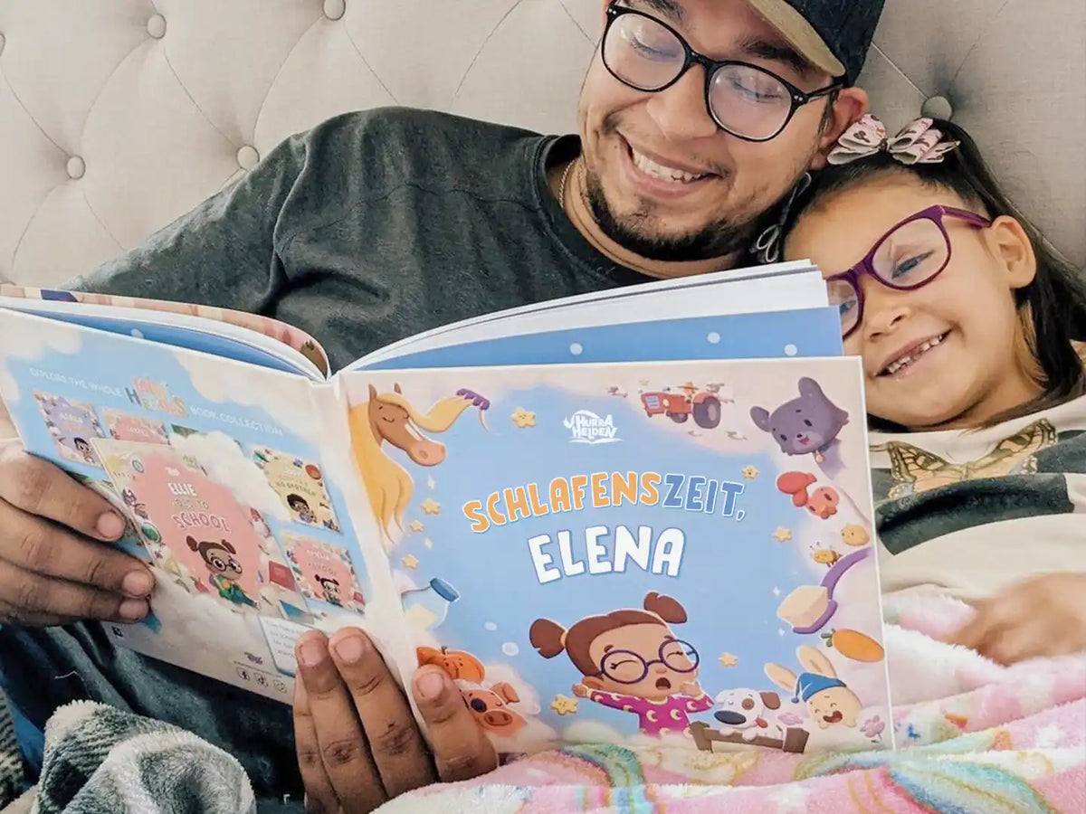 Ein Vater und eine Tochter lesen das beste Geschenk für Kinder, ein personalisiertes Buch, um die Abendroutine zu üben. 