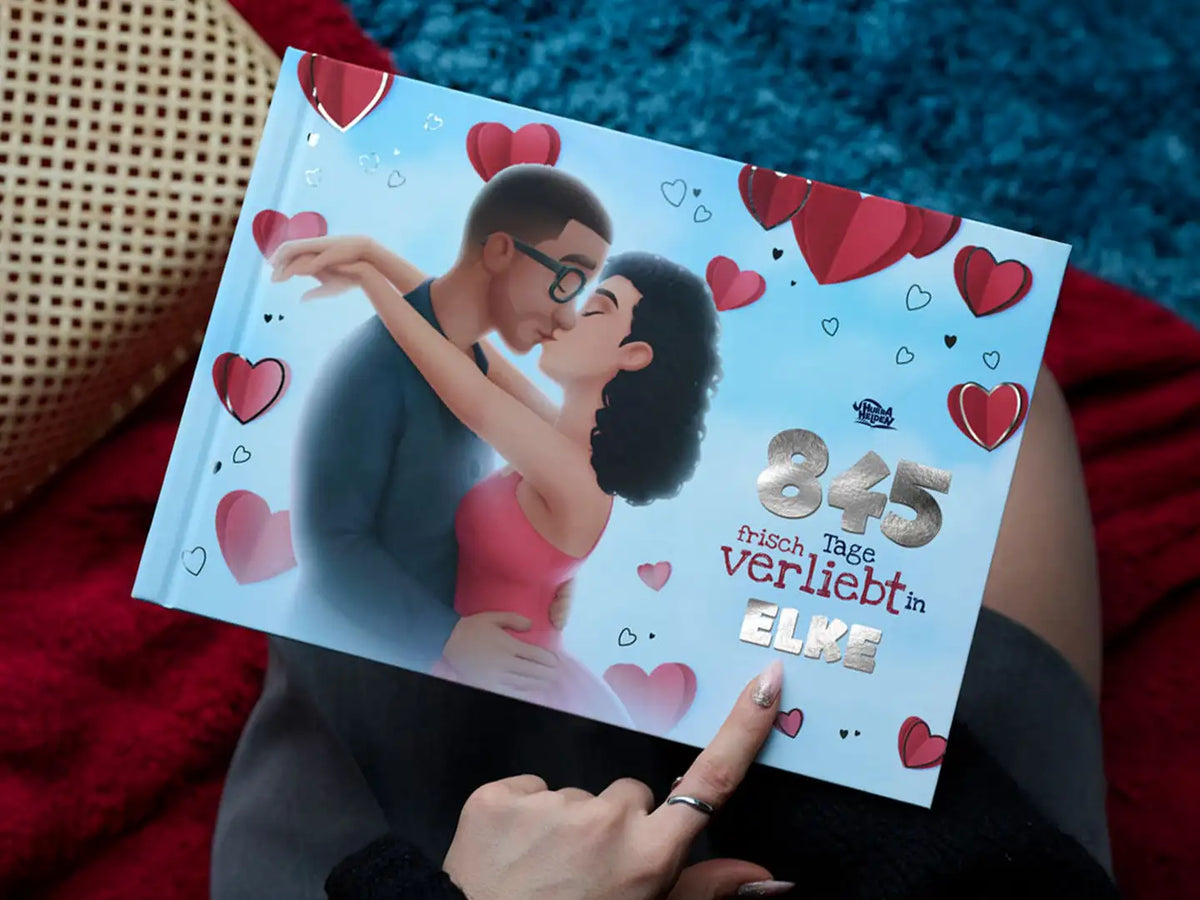 Feiere eure Liebesgeschichte mit der Lovedays Premium Edition, mit glänzendem Cover und 5 zusätzlichen romantischen Geschichten – das perfekte Geschenk zum Jahrestag oder Valentinstag.