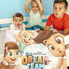 Drei Geschwister lesen ihr neues personalisiertes Buch von Hurra Helden mit dem Titel „Ein Dreamteam“.