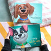 Zwei personalisierte Hundebücher – „Lucy, das BESTESTE Mädchen“ und „Charly, der GOLDSCHATZ“ – präsentiert auf einem gemütlichen Pastell-Hintergrund, passend zu ihren echten vierbeinigen Vorbildern.